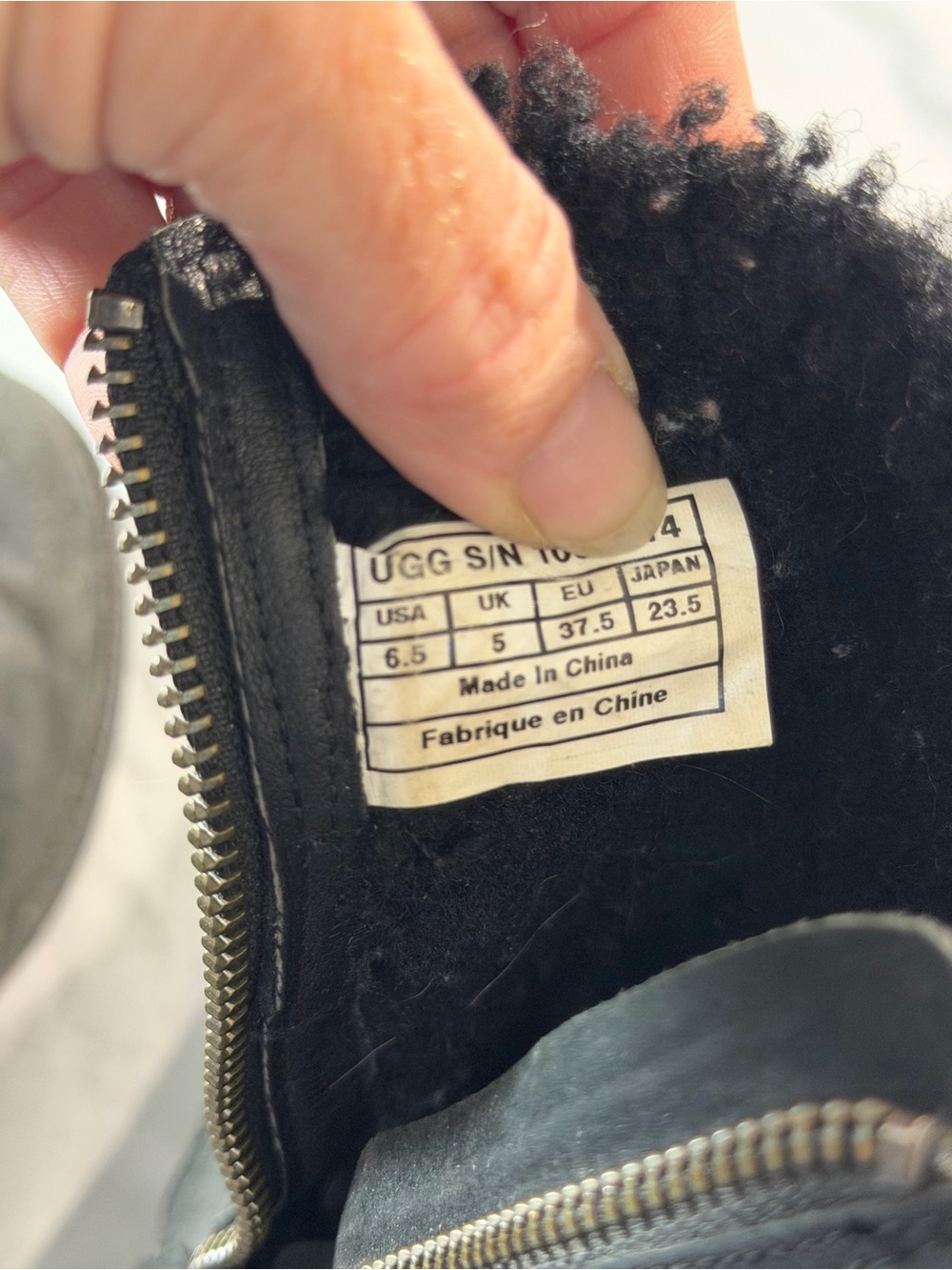 UGG Oregon winter boot in black women's size 6.5 Leather - Picture 9 of 9